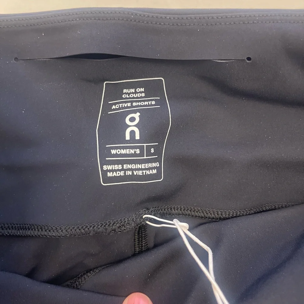 NWT On Cloud running shorts - Picture 3 of 6